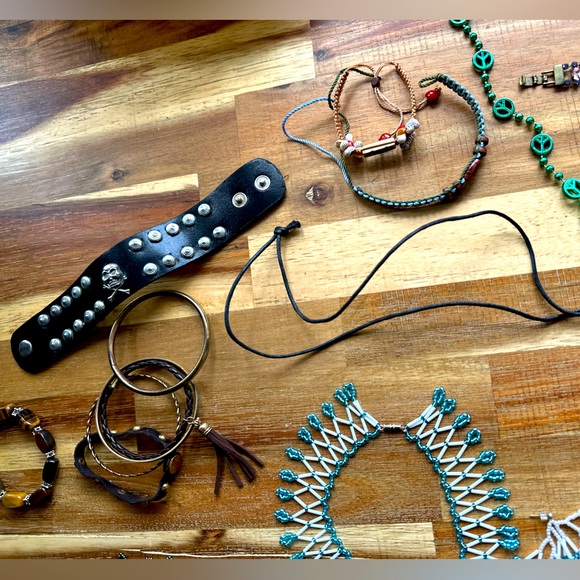 Costume Jewelry - Picture 4 of 6